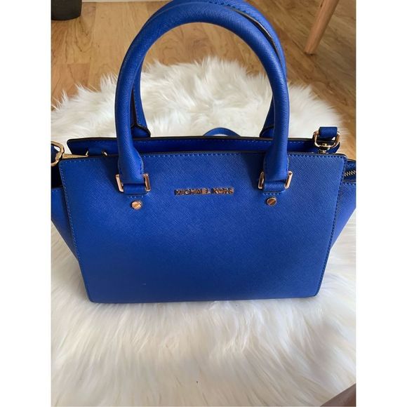 Michael Kors Handbags - Michael Kors blue handbag shoulder bag